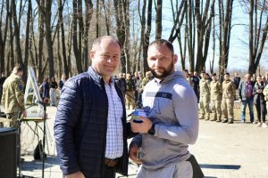 У День добровольця висадили нові дерева на Алеї добровольців у Коломиї