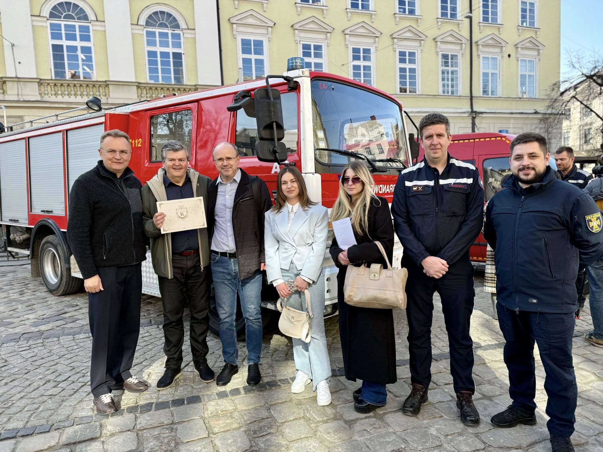 Калуська громада отримала пожежний автомобіль з Бельгії
