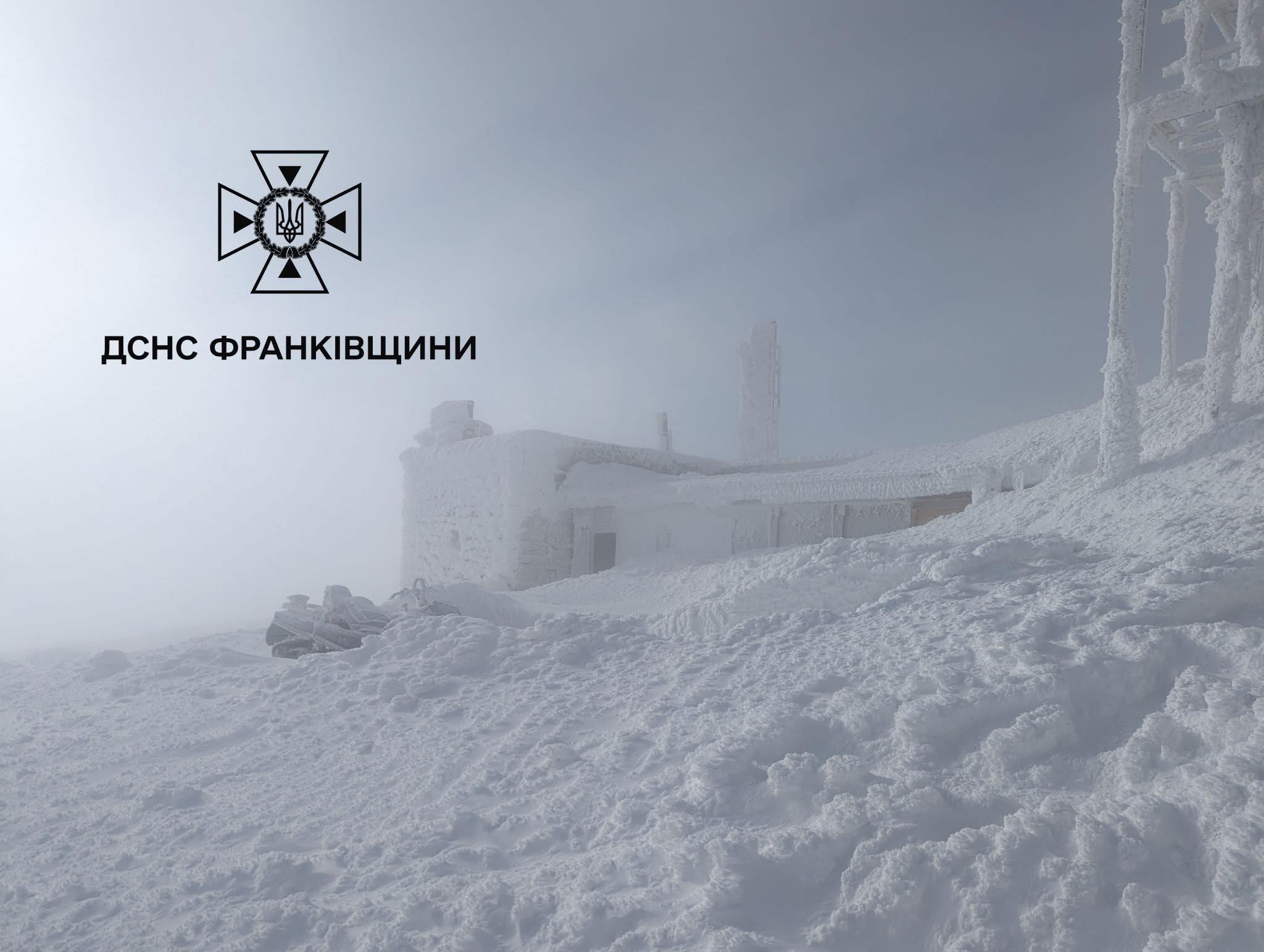Погіршення погодних умов на Чорногірському хребті: ситуація на горі Піп Іван станом на ранок 22 березня