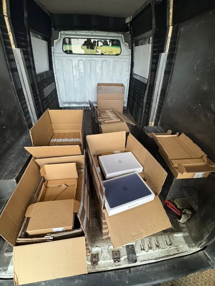 Понад пів сотні MacBook виявили прикордонники у «Смільниці»