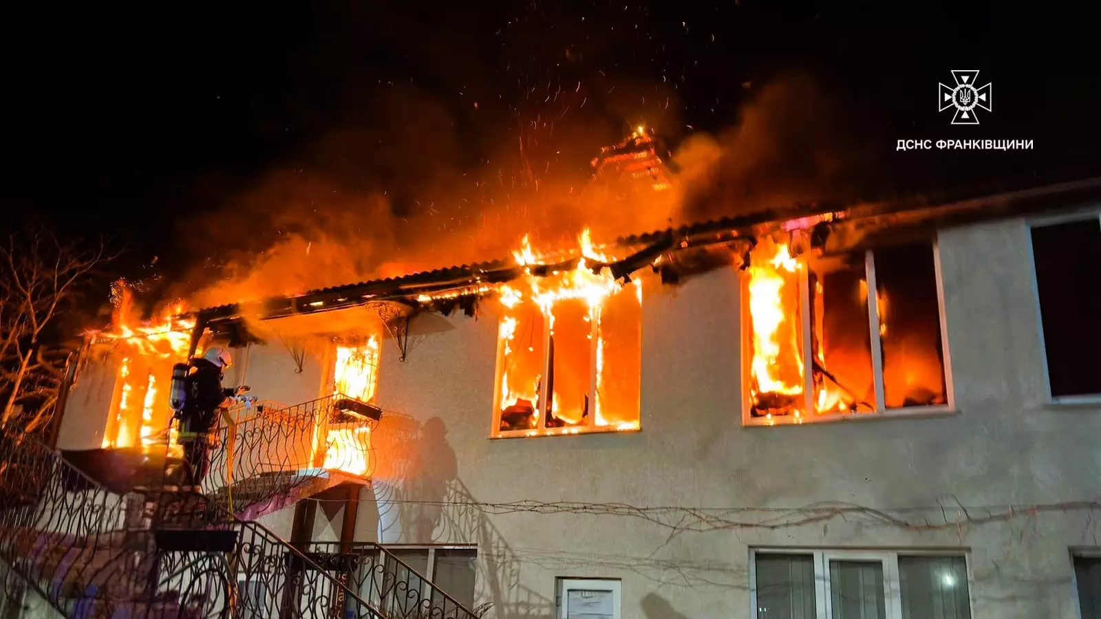 У Калуші ліквідували масштабну пожежу в житловому будинку