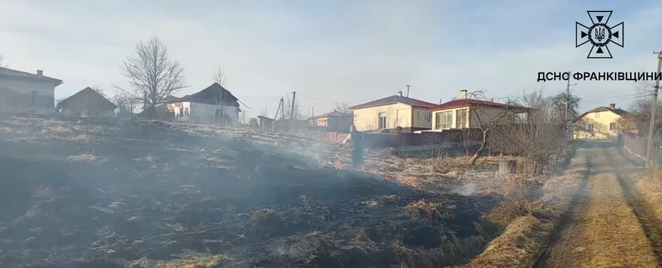 На Долинщині рятувальники за допомогою дронів виявили палійку сухої трави