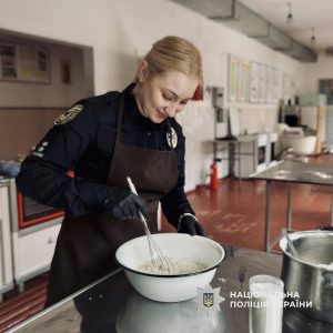 Поліцейські Прикарпаття спекли паски для діток