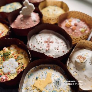 Поліцейські Прикарпаття спекли паски для діток