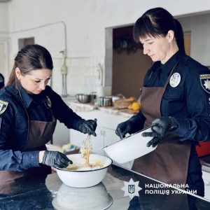 Поліцейські Прикарпаття спекли паски для діток