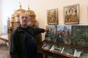 Калуський художник Іван Матвіїв передав до музею серію авторських картин