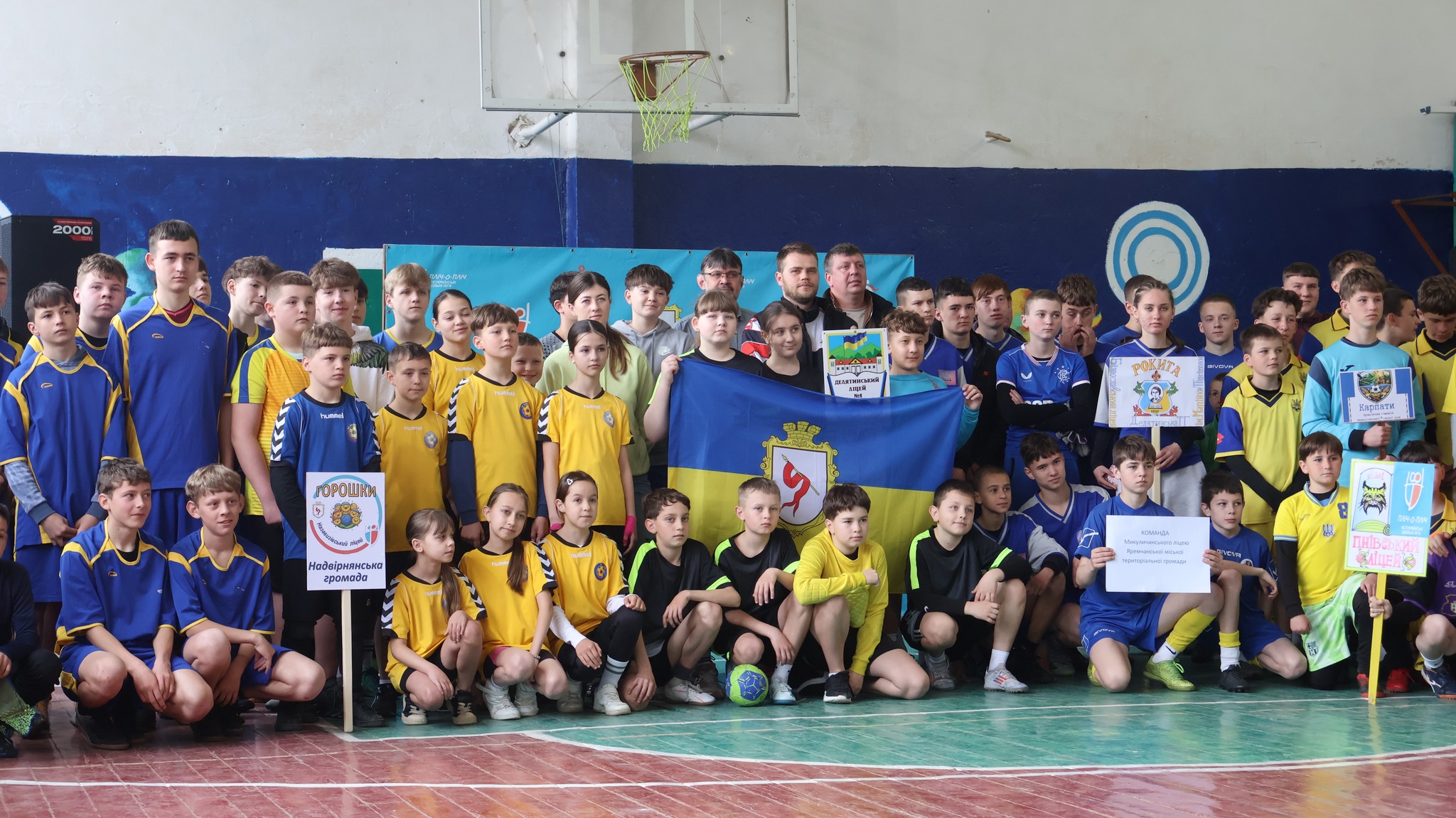 у Надвірянському ліцеї №1 відбулися змагання з гандболу в рамках Всеукраїнських шкільних ліг «Пліч –о-пліч»