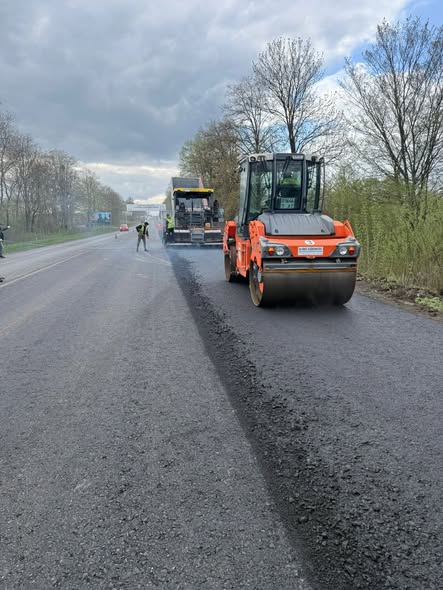 Оновлення Калуського шосе: на трасі Н-09 Мукачево – Львів триває активне асфальтування